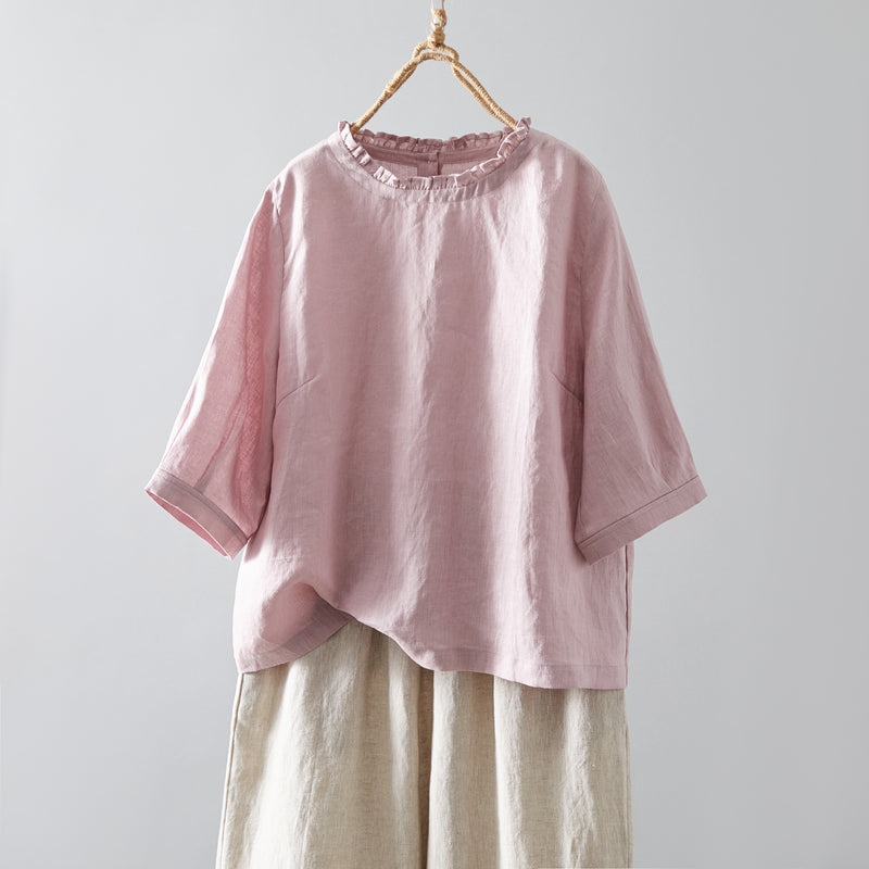 Eye-catching, cute linen blouse with a ruffled collar. Can be worn front or back. 2-way blouse. Product code: 230609