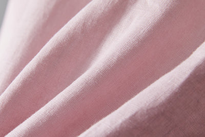 Eye-catching, cute linen blouse with a ruffled collar. Can be worn front or back. 2-way blouse. Product code: 230609