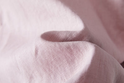 Eye-catching, cute linen blouse with a ruffled collar. Can be worn front or back. 2-way blouse. Product code: 230609