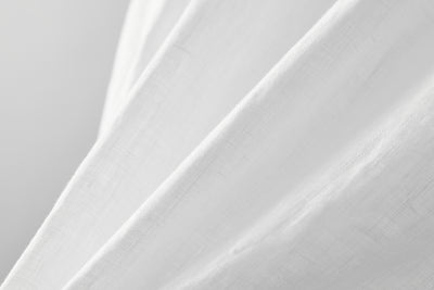 Eye-catching, cute linen blouse with a ruffled collar. Can be worn front or back. 2-way blouse. Product code: 230609