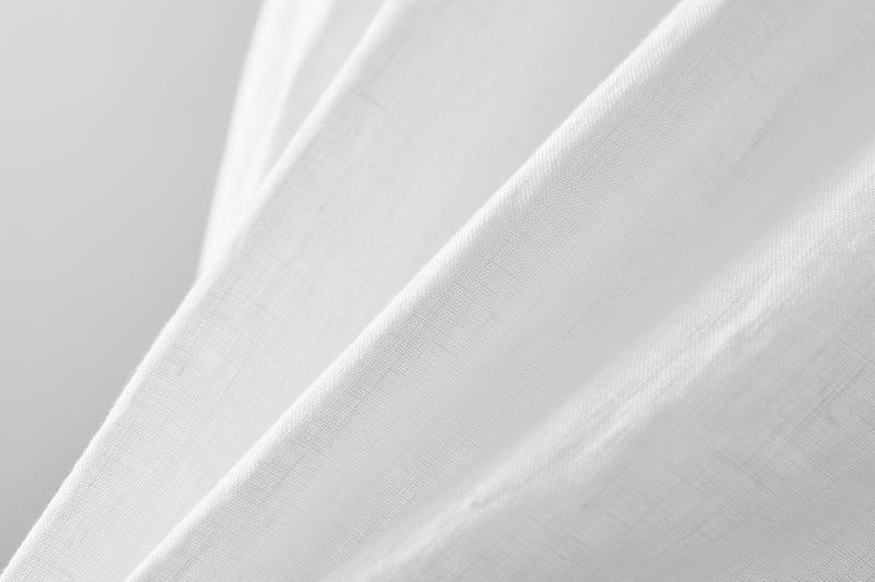 Eye-catching, cute linen blouse with a ruffled collar. Can be worn front or back. 2-way blouse. Product code: 230609