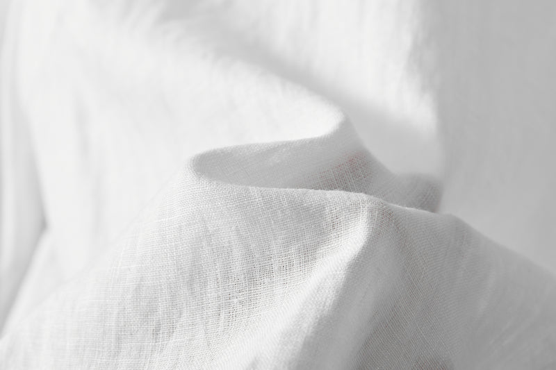 Eye-catching, cute linen blouse with a ruffled collar. Can be worn front or back. 2-way blouse. Product code: 230609