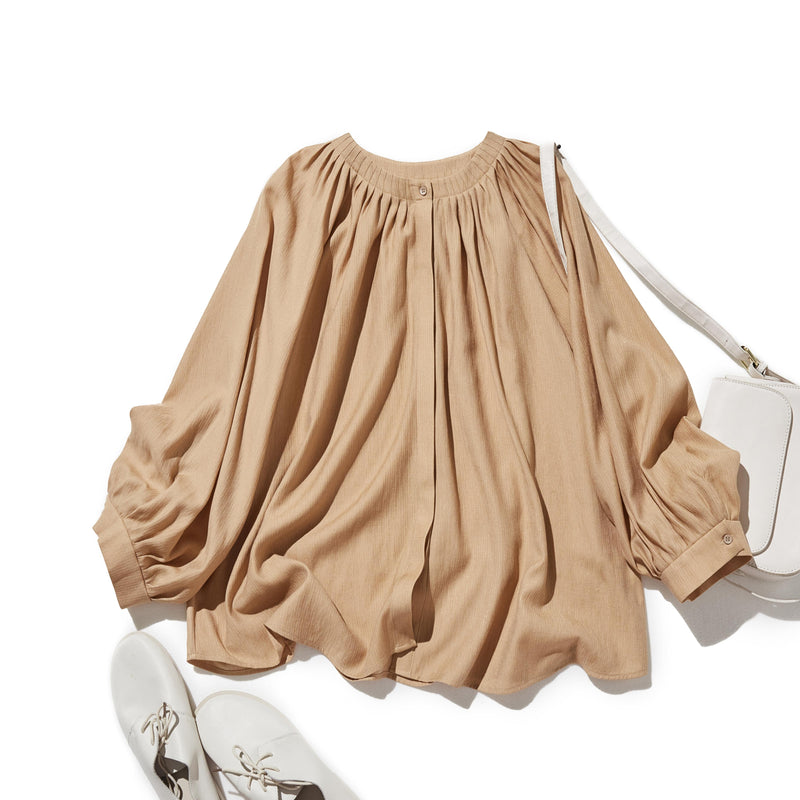 大人の可愛らしさを纏う ピンタック入りブラウス　シャツブラウス ライトグレー　250907