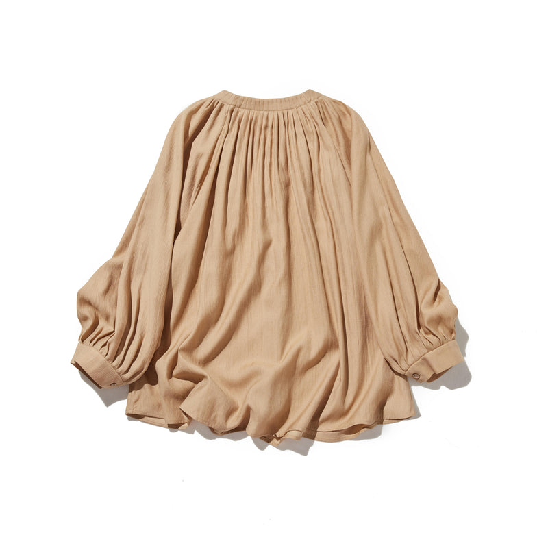 大人の可愛らしさを纏う ピンタック入りブラウス　シャツブラウス ライトグレー　250907