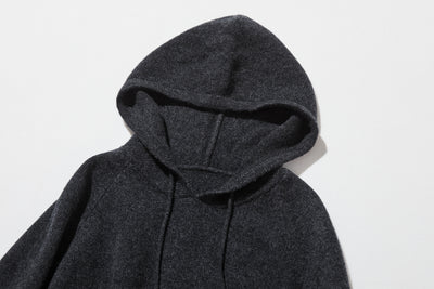 大人のカジュアルスタイルに欠かせないニットパーカー　ウール100％　フード付き　　241005