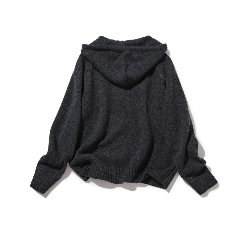 大人のカジュアルスタイルに欠かせないニットパーカー　ウール100％　フード付き　　241005