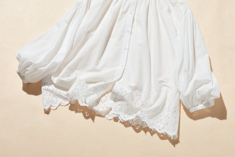 【繊細なスクラップ刺繡が華やか】オールシーズン愛用できる綿素材レースブラウス　前後２way 　250911