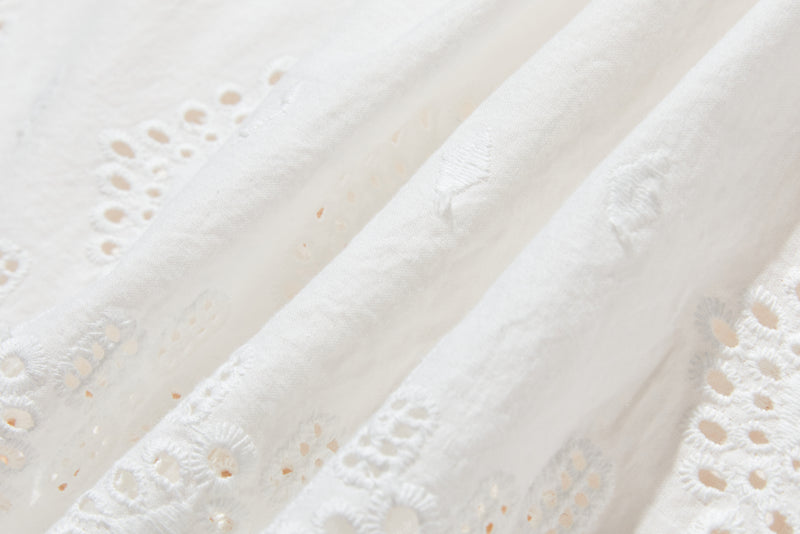 【繊細なスクラップ刺繡が華やか】オールシーズン愛用できる綿素材レースブラウス　前後２way 　250911