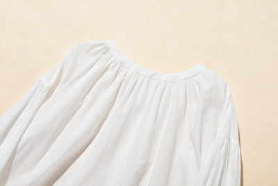 【繊細なスクラップ刺繡が華やか】オールシーズン愛用できる綿素材レースブラウス　前後２way 　250911