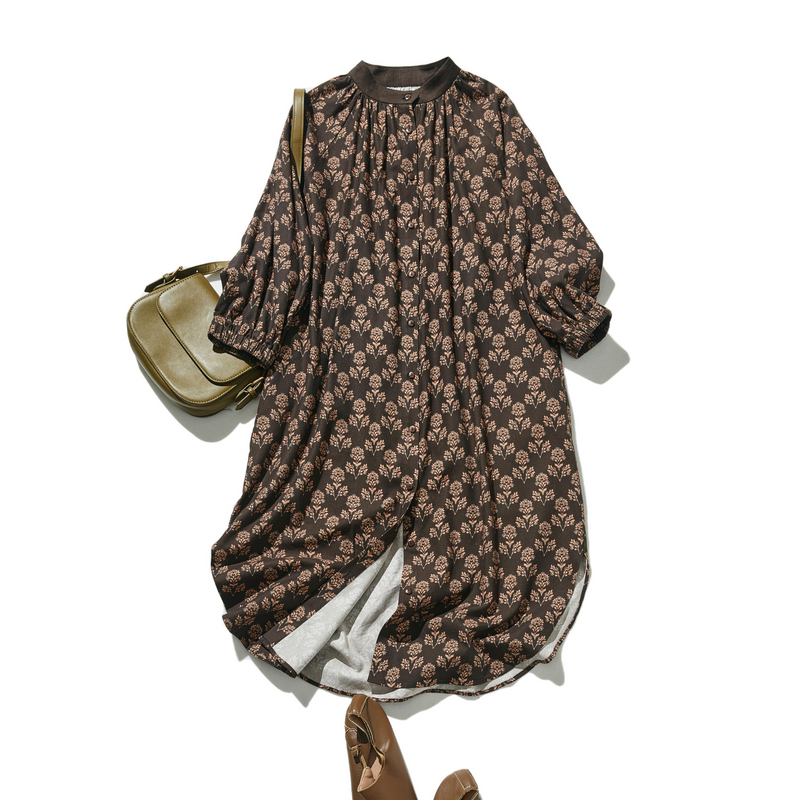 春にぴったりのエレガントな柄ワンピース　コットン混　シャツワンピース ブラウン　250304-1