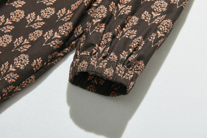 春にぴったりのエレガントな柄ワンピース　コットン混　シャツワンピース ブラウン　250304-1