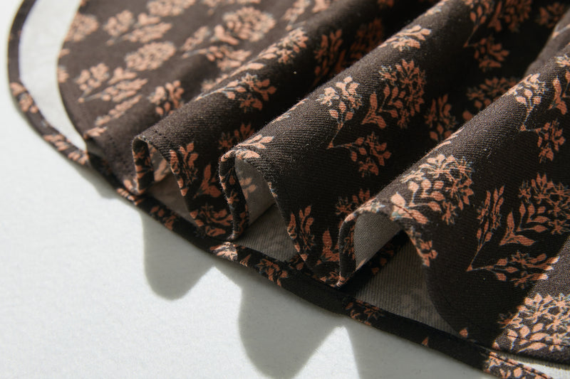 春にぴったりのエレガントな柄ワンピース　コットン混　シャツワンピース ブラウン　250304-1