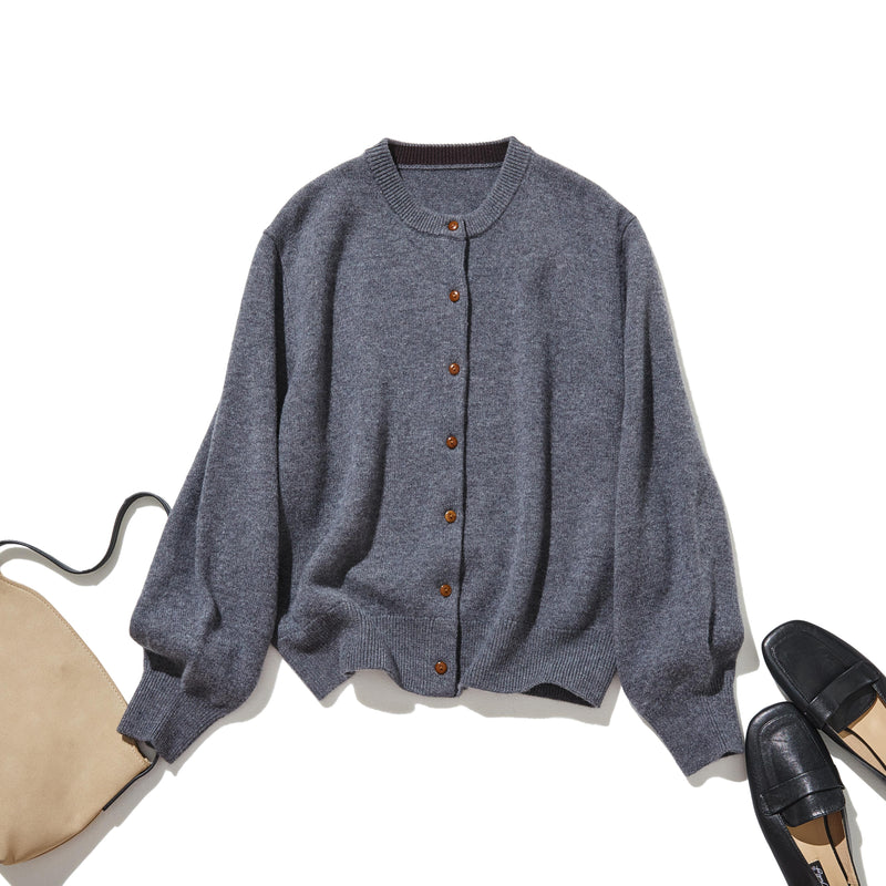 A soft and warm Shetland wool cardigan. Wool cardigan 251104