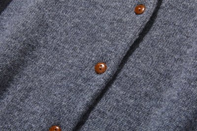 A soft and warm Shetland wool cardigan. Wool cardigan 251104