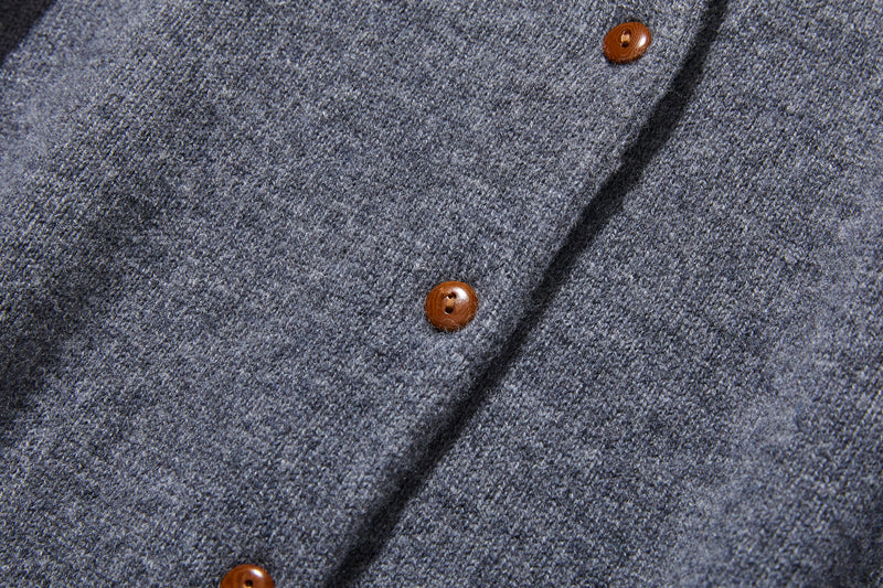 A soft and warm Shetland wool cardigan. Wool cardigan 251104