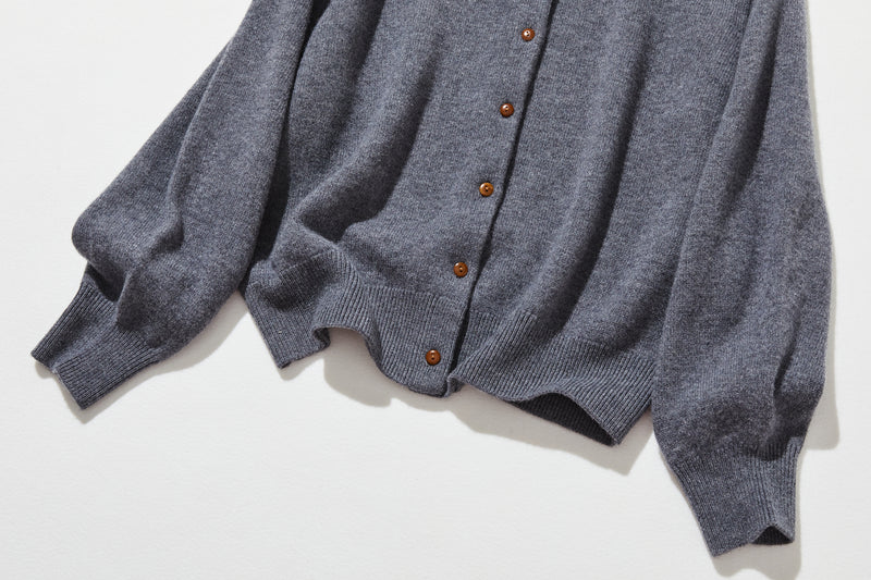 A soft and warm Shetland wool cardigan. Wool cardigan 251104