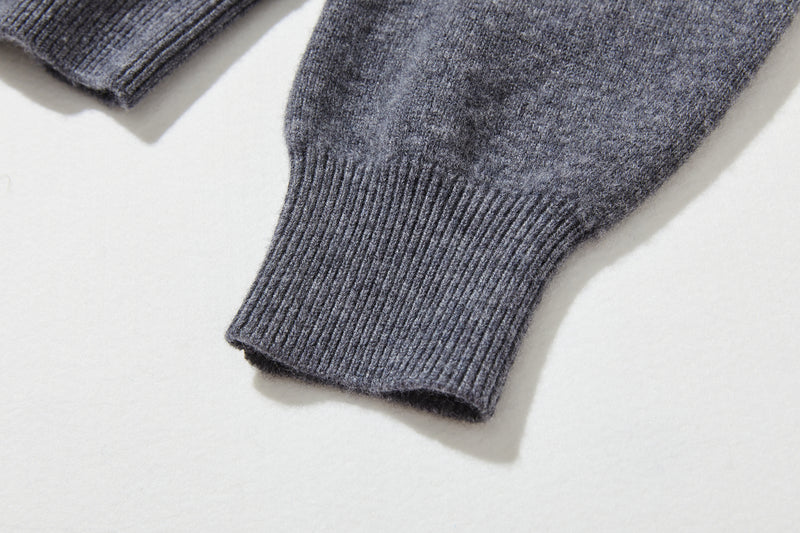 A soft and warm Shetland wool cardigan. Wool cardigan 251104