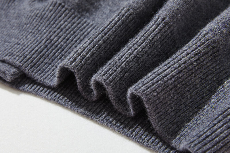 A soft and warm Shetland wool cardigan. Wool cardigan 251104