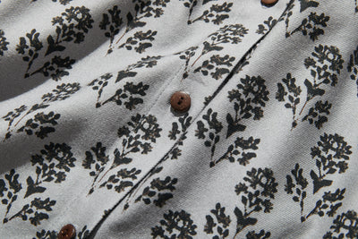 春にぴったりのエレガントな柄ワンピース　コットン混　シャツワンピース グレー　250304-2