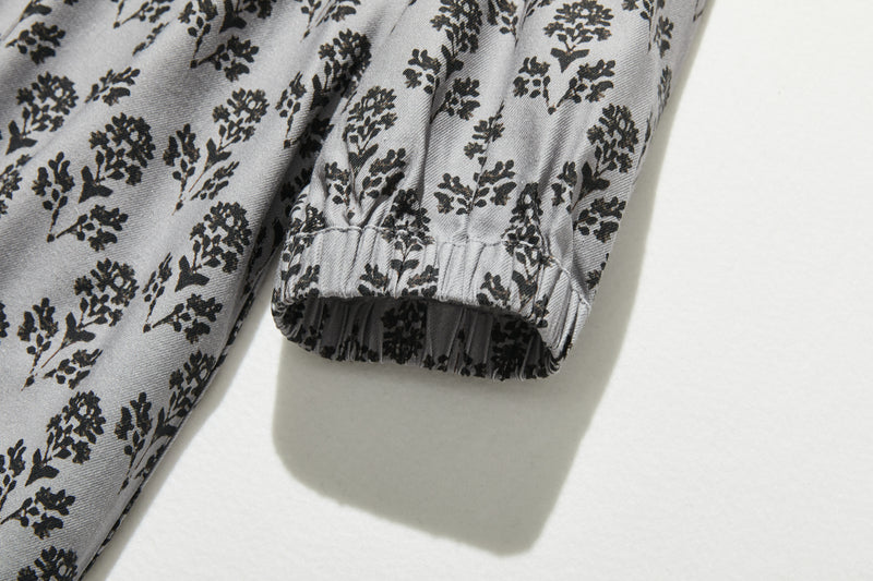 春にぴったりのエレガントな柄ワンピース　コットン混　シャツワンピース グレー　250304-2