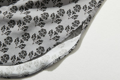 春にぴったりのエレガントな柄ワンピース　コットン混　シャツワンピース グレー　250304-2