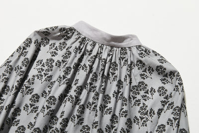 春にぴったりのエレガントな柄ワンピース　コットン混　シャツワンピース グレー　250304-2