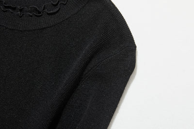 すっきり女性らしいシルエット。肌に寄り添う、軽くて暖かなハイゲージニット 251102