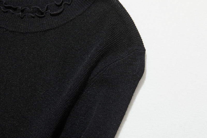 すっきり女性らしいシルエット。肌に寄り添う、軽くて暖かなハイゲージニット 251102