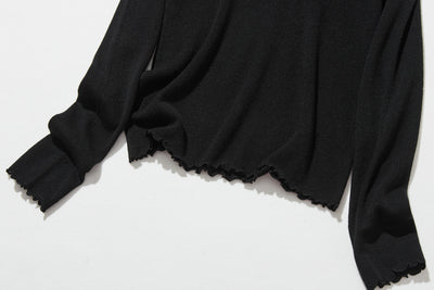 すっきり女性らしいシルエット。肌に寄り添う、軽くて暖かなハイゲージニット 251102