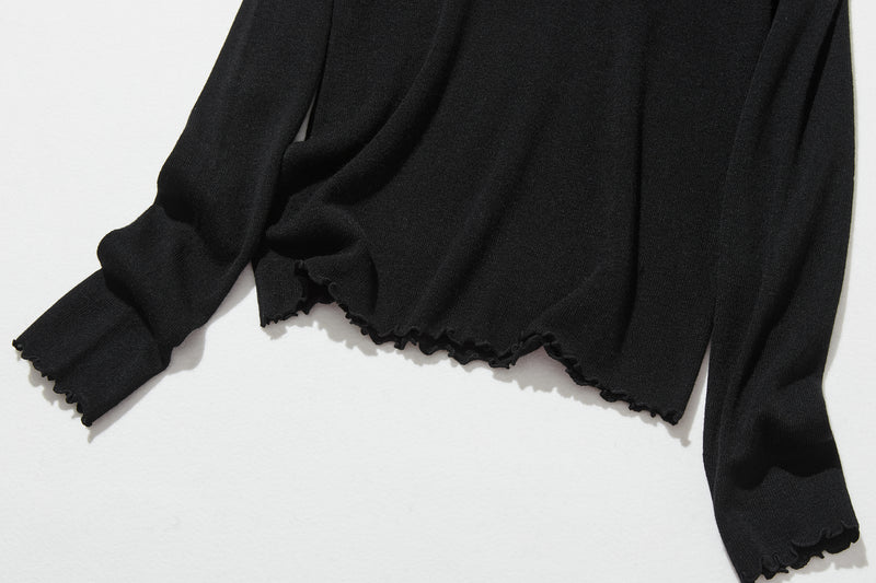 すっきり女性らしいシルエット。肌に寄り添う、軽くて暖かなハイゲージニット 251102