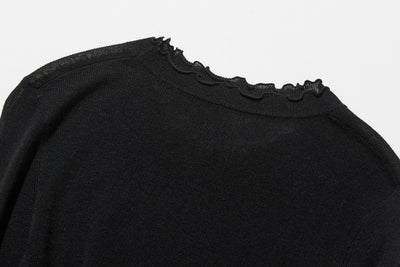 すっきり女性らしいシルエット。肌に寄り添う、軽くて暖かなハイゲージニット 251102