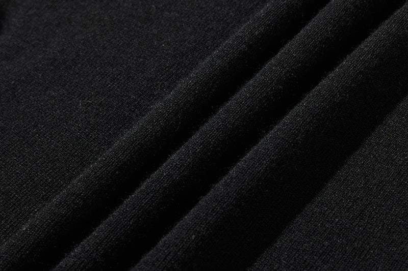 すっきり女性らしいシルエット。肌に寄り添う、軽くて暖かなハイゲージニット 251102