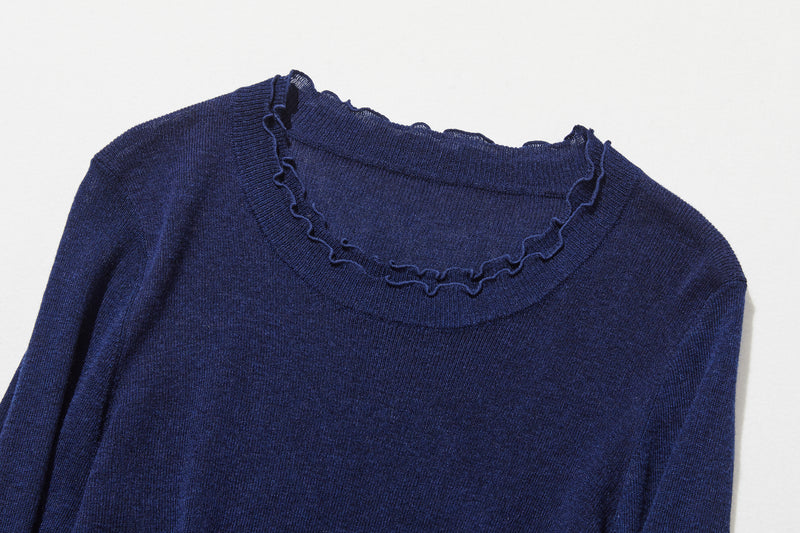 すっきり女性らしいシルエット。肌に寄り添う、軽くて暖かなハイゲージニット 251102