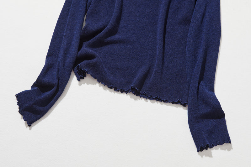 すっきり女性らしいシルエット。肌に寄り添う、軽くて暖かなハイゲージニット 251102