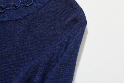 すっきり女性らしいシルエット。肌に寄り添う、軽くて暖かなハイゲージニット 251102