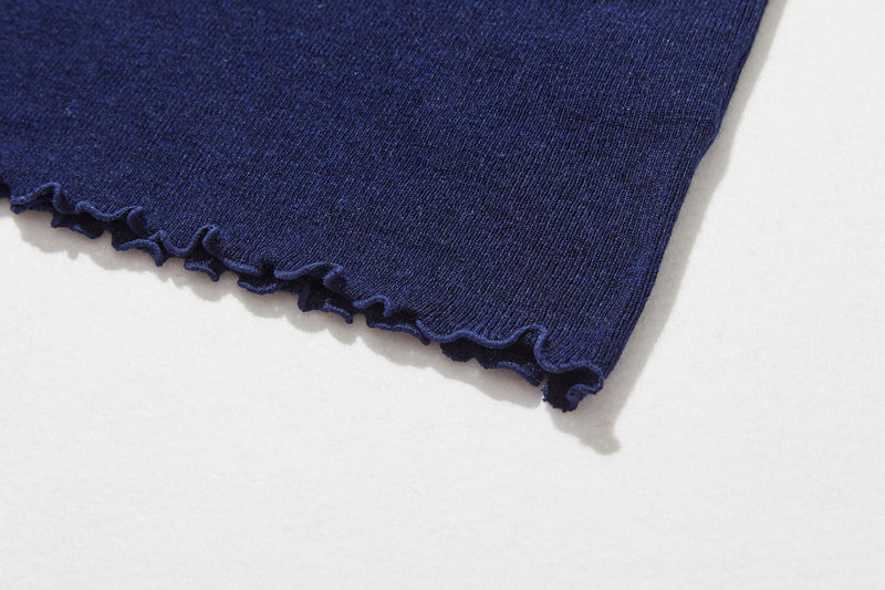 すっきり女性らしいシルエット。肌に寄り添う、軽くて暖かなハイゲージニット 251102