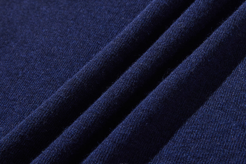 すっきり女性らしいシルエット。肌に寄り添う、軽くて暖かなハイゲージニット 251102