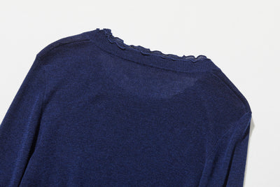 すっきり女性らしいシルエット。肌に寄り添う、軽くて暖かなハイゲージニット 251102