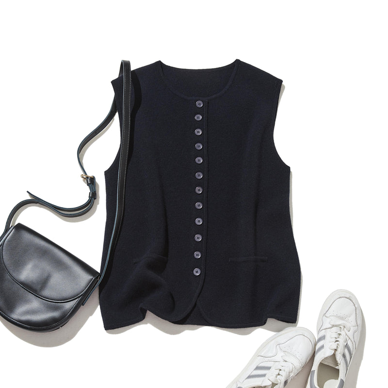 快適さとスタイルを両立　上質なウール100%のニットベスト　ウール100％　　251101