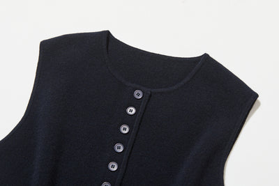 快適さとスタイルを両立　上質なウール100%のニットベスト　ウール100％　　251101