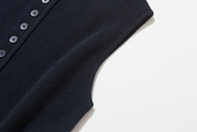 快適さとスタイルを両立　上質なウール100%のニットベスト　ウール100％　　251101