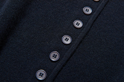 快適さとスタイルを両立　上質なウール100%のニットベスト　ウール100％　　251101