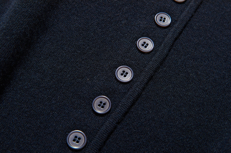 快適さとスタイルを両立　上質なウール100%のニットベスト　ウール100％　　251101