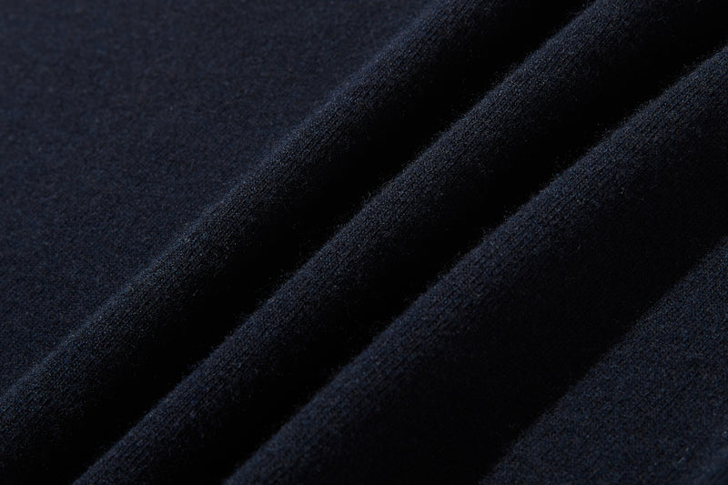 快適さとスタイルを両立　上質なウール100%のニットベスト　ウール100％　　251101