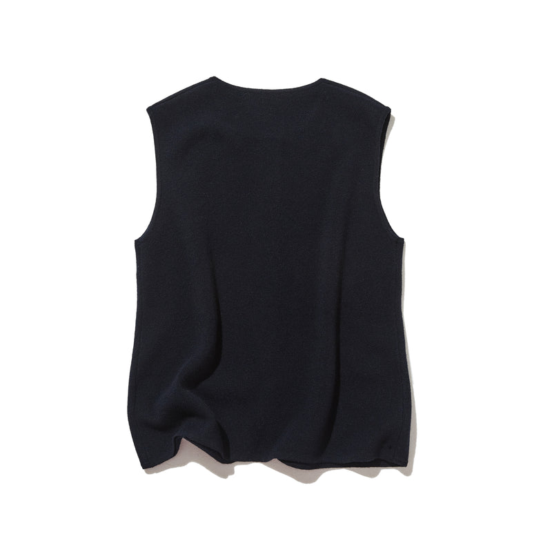 快適さとスタイルを両立　上質なウール100%のニットベスト　ウール100％　　251101