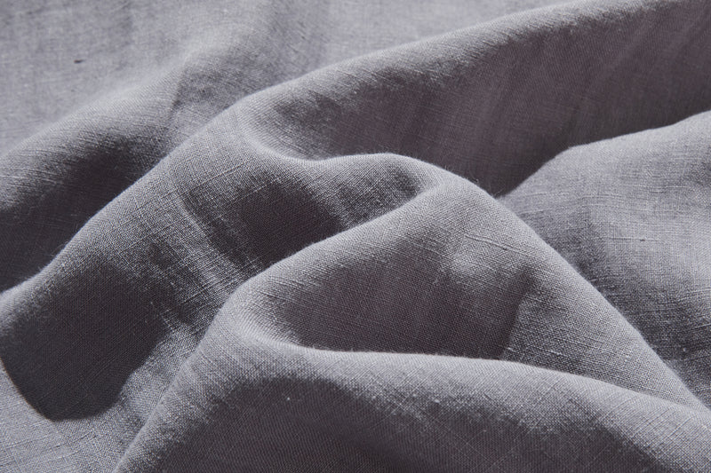 上品なアクセントが映える、フレンチリネンのAラインワンピース　リネンワンピース 250916