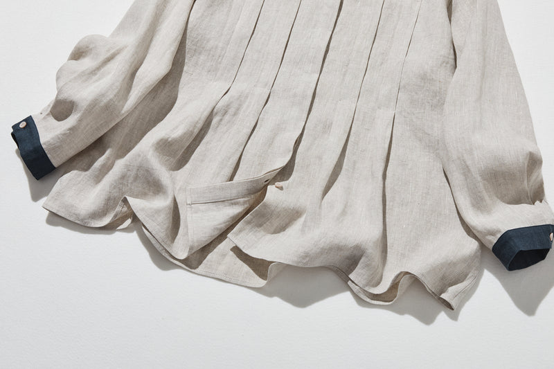 シンプルだけど、どこか特別 プリーツ加工シャツブラウス リネン100％シャツ　250915-1