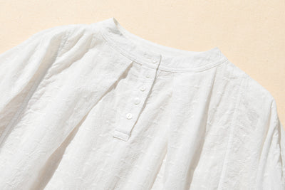 ふんわり優美な刺繍が魅力のコットンプルオーバー 7分袖　コットン100％　ホワイト 250806-1