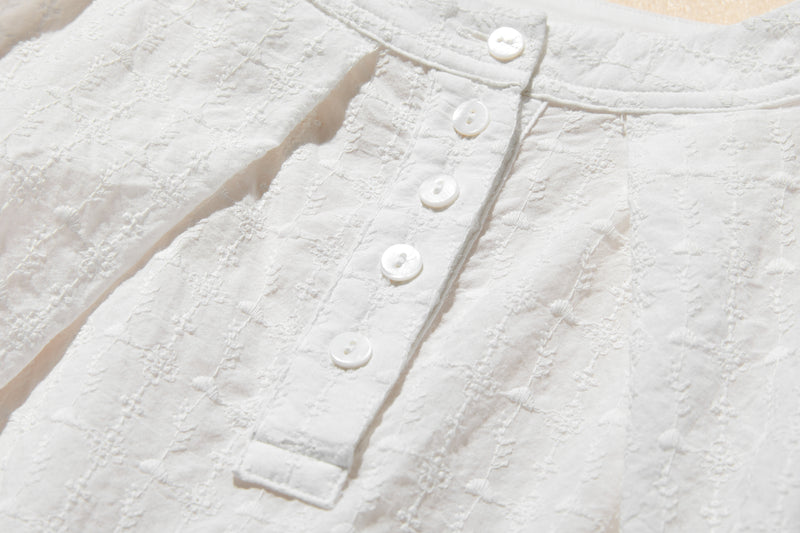 ふんわり優美な刺繍が魅力のコットンプルオーバー 7分袖　コットン100％　ホワイト 250806-1