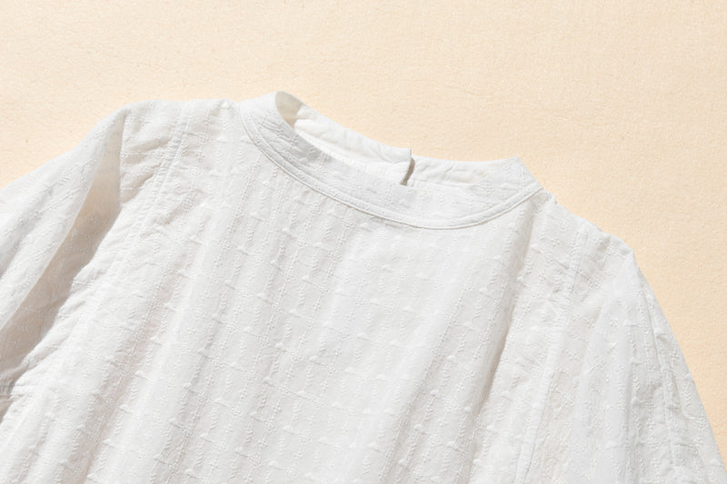 ふんわり優美な刺繍が魅力のコットンプルオーバー 7分袖　コットン100％　ホワイト 250806-1